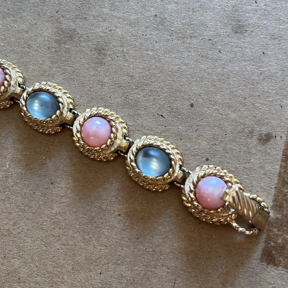 VINTAGE SARAH COVENTRY GEMSTONE , goldtone bracelet, stamped - Picture 2 of 6